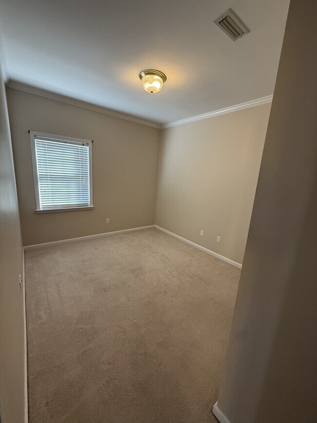 Building Photo - 125 Muirfield Ln