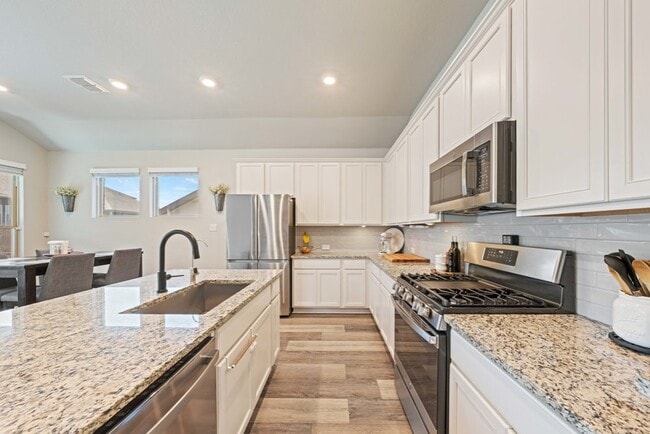 Building Photo - 1020 Highland Vista