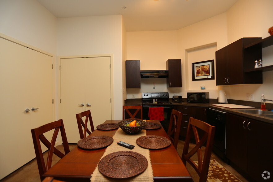 Dining Room - Mosaic Lofts