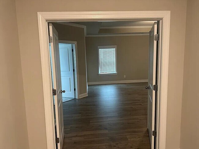 Building Photo - 1519 Windward Dr