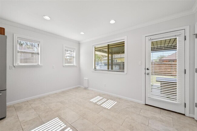 Building Photo - 6909 Bay City Bend