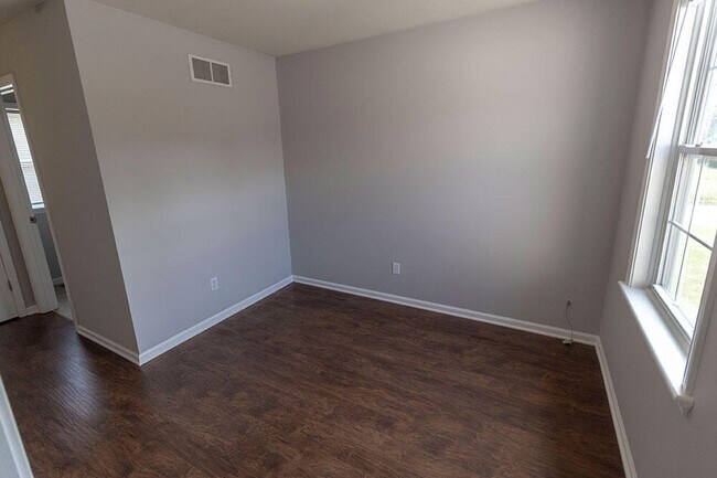 Building Photo - 1945 Center St