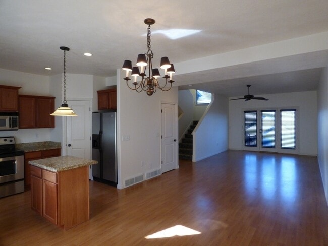 Building Photo - Great Condo in Prestigious Chandler Pointe...