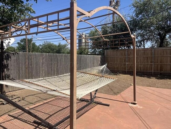 Building Photo - 905 S Madison St