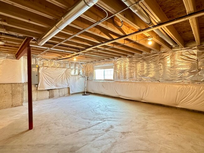 Building Photo - 15036 W Cyrus Dr