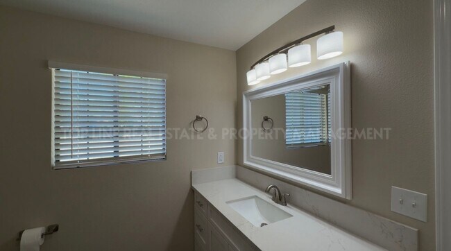 Building Photo - Brand New Fully Remodeled Home Near Cypress School in Tulare! Available Now!