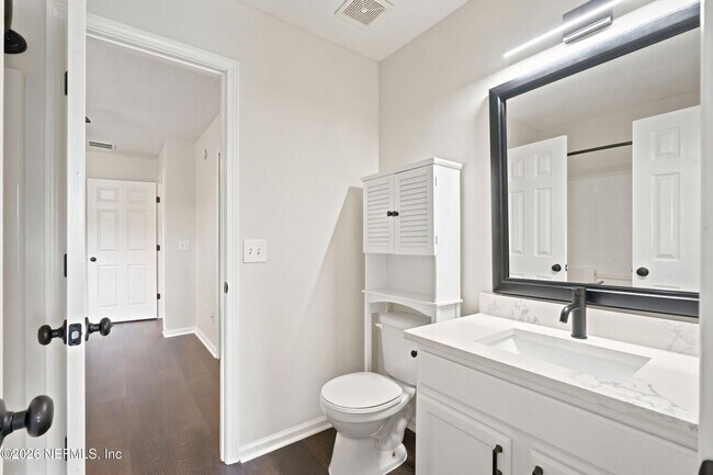 Building Photo - 577 Scrub Jay Dr