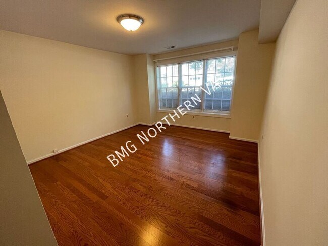 Building Photo - 2105 Kings Garden Way