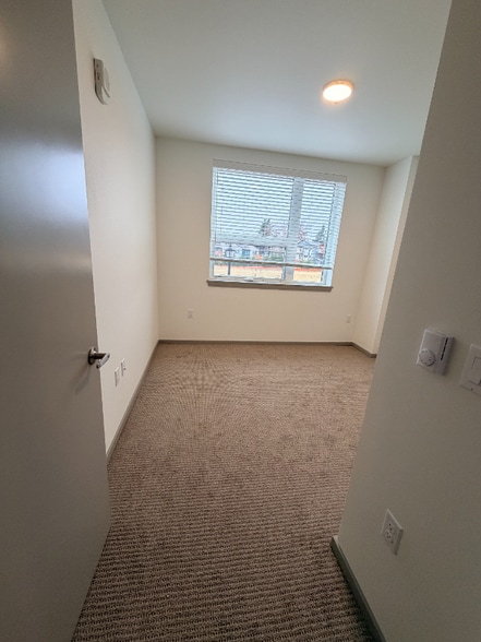 Building Photo - 2950 NE 11th St