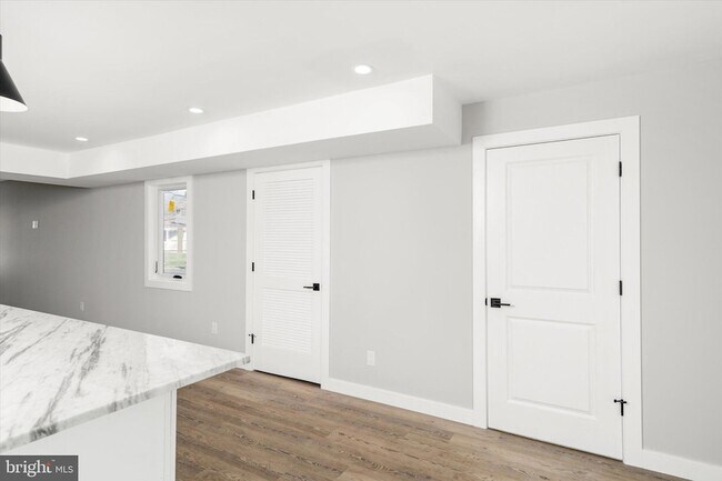 Building Photo - 92 Pennwood Dr