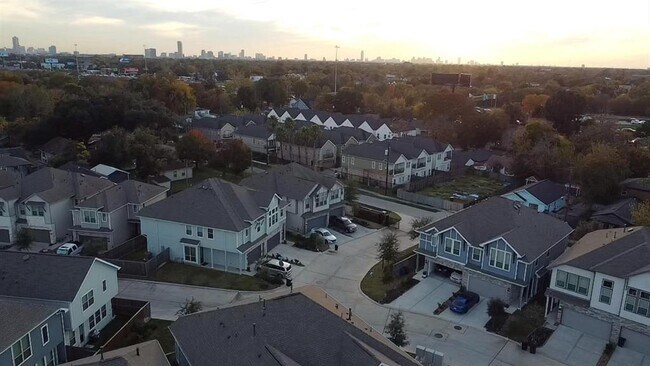Building Photo - 206 Fulton Station Dr