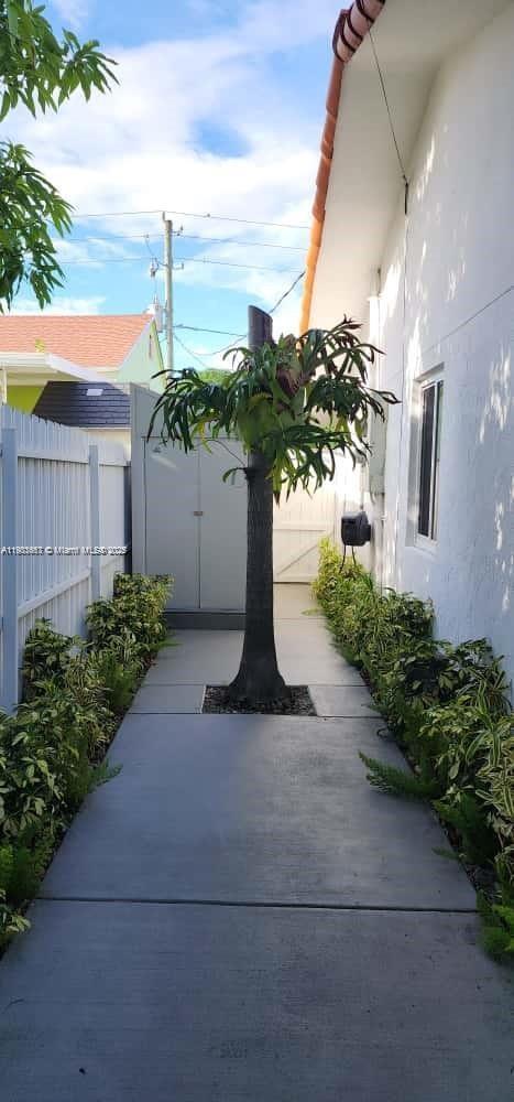 Building Photo - 1828 NW 4th St