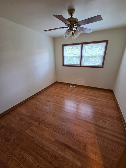 Building Photo - 9290 N Courtland Dr