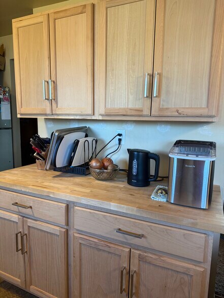 Building Photo - 2223 E Joseph Ave