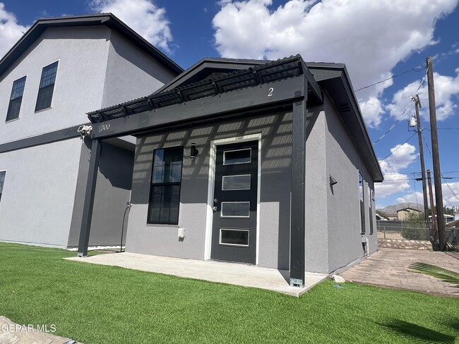 Building Photo - 300 Ruby Dr