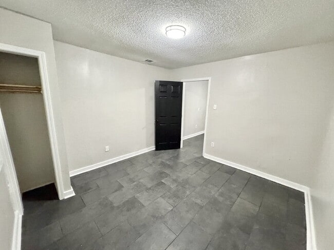 Building Photo - 1862 Farrington St