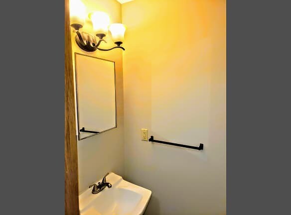 Building Photo - 382 Waterside Avenue