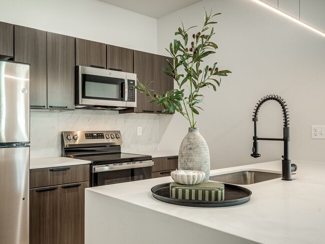 Building Photo - Glenhaven Townhomes