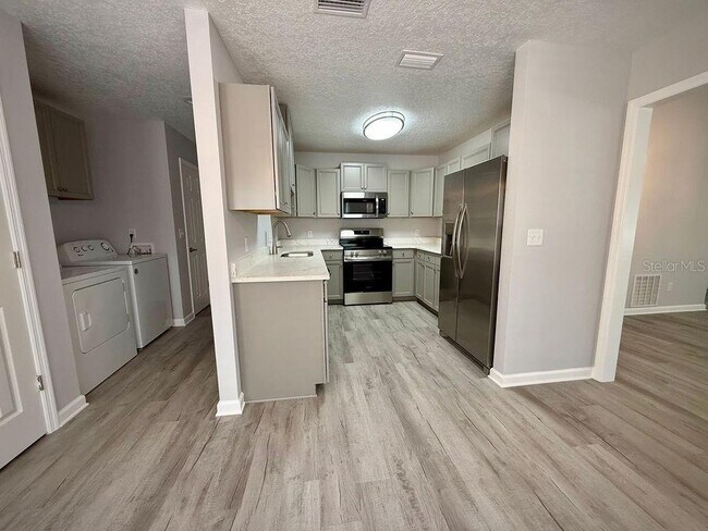 Building Photo - 2410 S Glen Eagles Dr