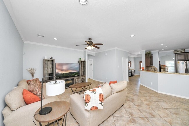 Building Photo - 6714 Albion Cresent Dr