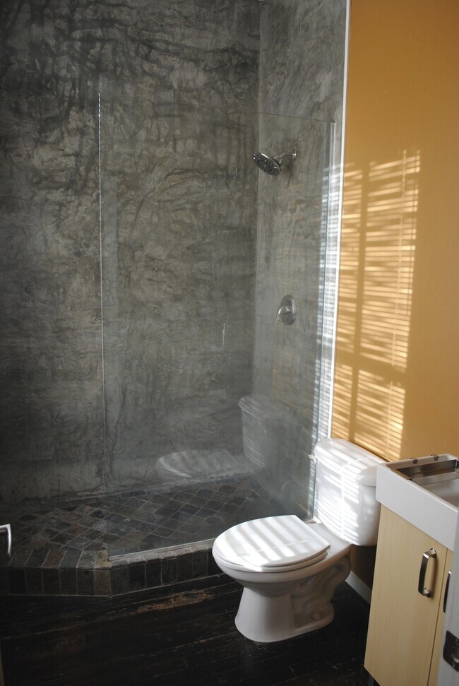 Building Photo - Contemporary Open Space  Downtown Loft