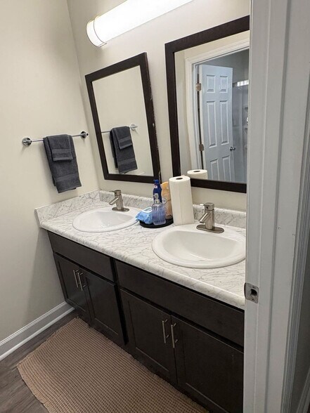 Building Photo - 800 Alexander Rd