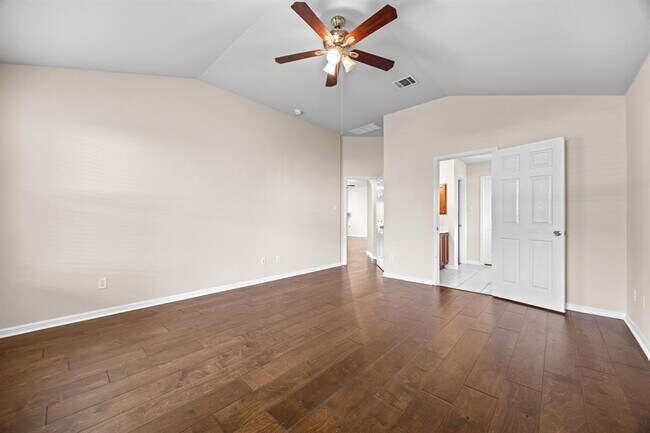 Building Photo - 135 Justin Leonard Dr