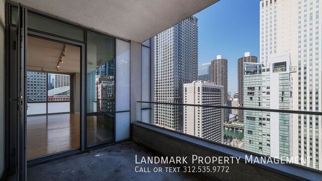 Building Photo - 8 E Randolph St