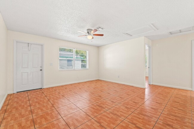 Building Photo - 4881 Gulfstream Rd