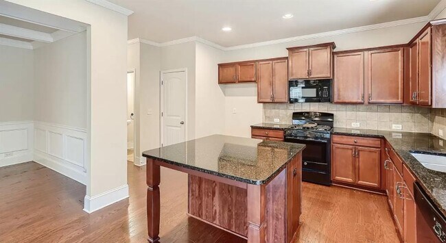Building Photo - 710 Collingsworth Ln NE