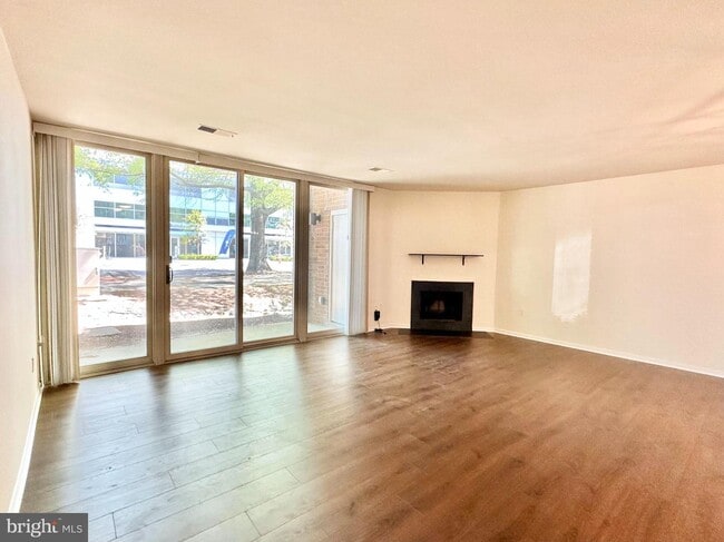 Building Photo - 626 15th St S