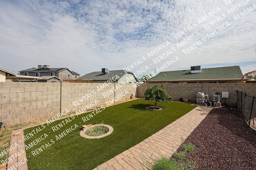 Building Photo - 6631 N 84th Dr