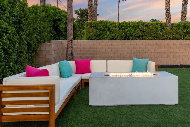 Building Photo - Stunning Desert Contemporary Home in Sunri...