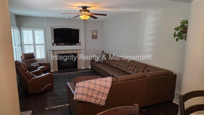 Building Photo - 3425 White Oak Ln