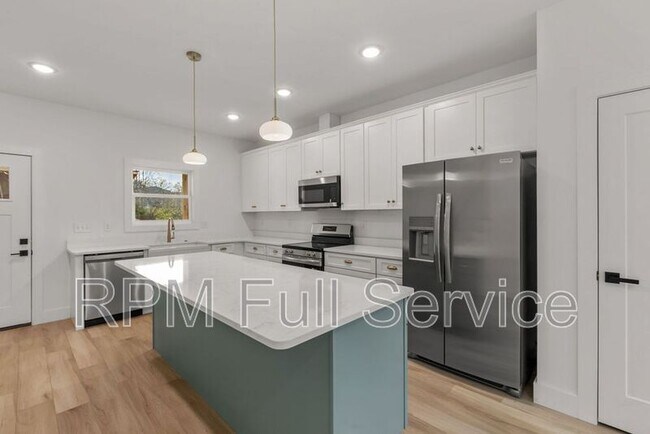 Building Photo - 1715B Heiman Street