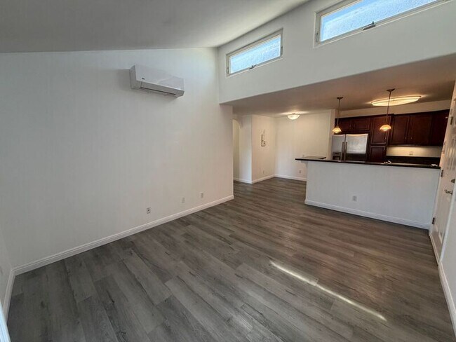 Building Photo - 5402 Balboa Arms Dr