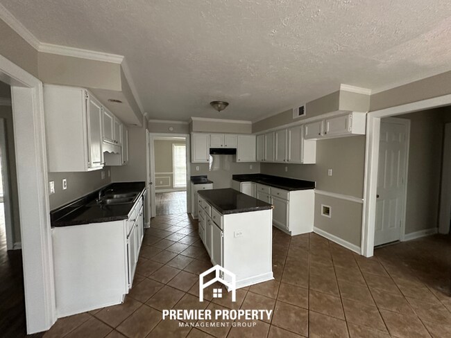 Building Photo - Stunning 4BR Cordova Home | Chef's Kitchen with Island, Formal Dining & Fireplace