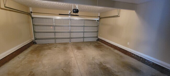 Building Photo - 4 Bedroom/ 2 Bath Home close to Fort Benning