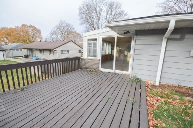 Building Photo - Gorgeous NE Rochester home with TONS of sp...