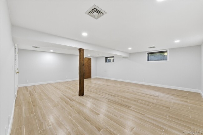 Building Photo - 475 N Riverside Rd