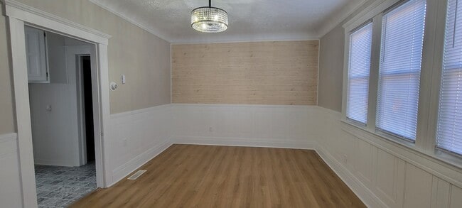 Building Photo - 68 E James St