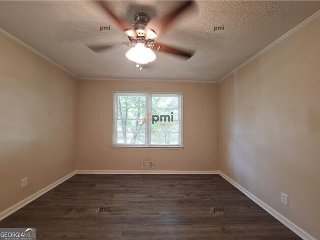 Building Photo - 4384 Westside Dr