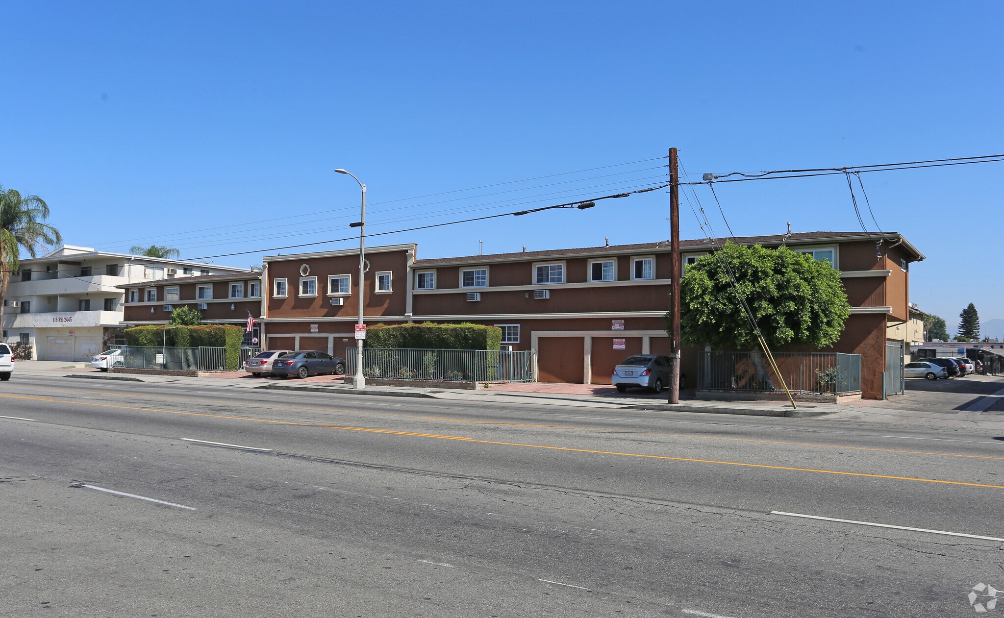 Building - 14735 Roscoe Blvd