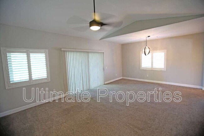 Building Photo - 15225 N 100th St