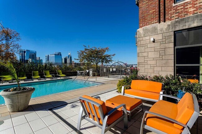 Building Photo - 33 Peabody St