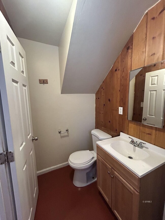 Building Photo - Shady Pines Cabin 1 bd.+1 Loft Bd. 1 Ba. w/ Sm. Fenced Yard.
