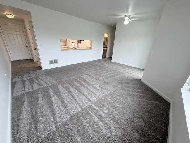 Building Photo - 415 1st St