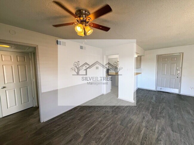 Building Photo - 4820 Wellesley Ave