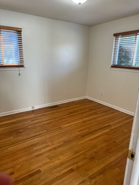Building Photo - 1377 Chapin Ave