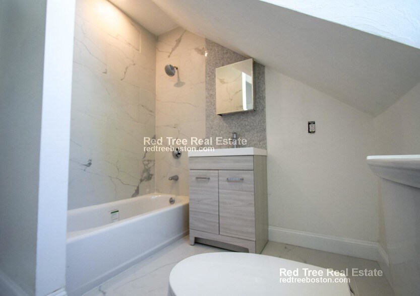 Building Photo - 34 Cedar St